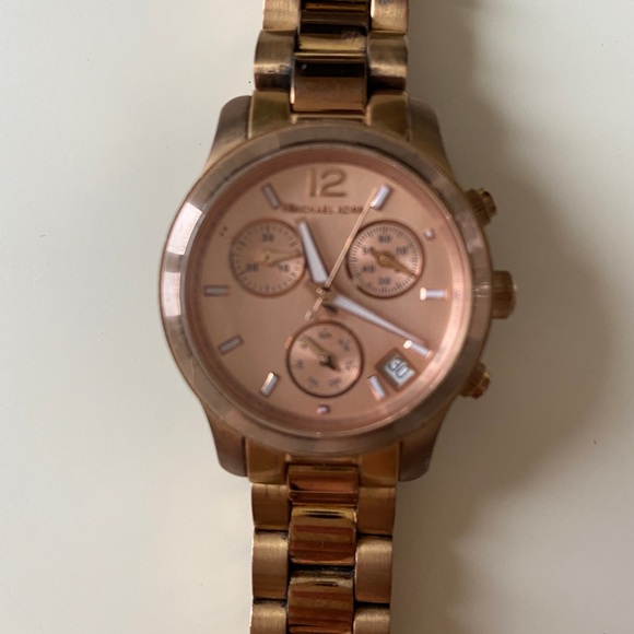 Michael Kors Rose Gold watch - Picture 2 of 5